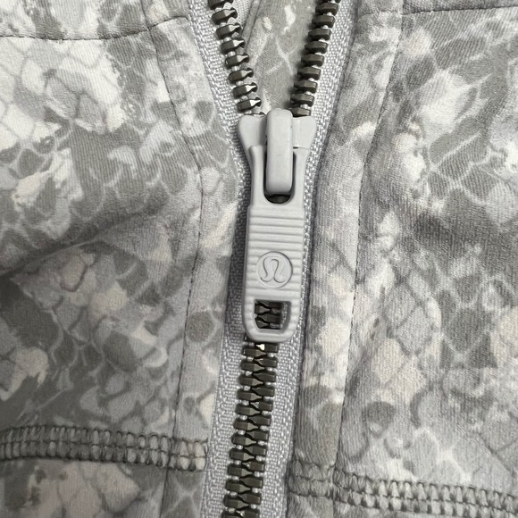 Lululemon Size 10 Hooded Define Jacket Gray White Nulu Camo‎ Starlight Hideaway - Picture 10 of 11
